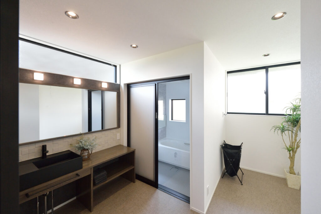 #造作洗面　#バスルーム　#ランドリースペース　#明るい空間　#ホテルライク　#大きな鏡