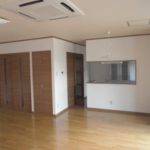 １階部分リビング<br />
キッチン収納もたっぷりあります