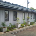樹木や花の特徴を生かし高低を付けバランスよく配置しました。