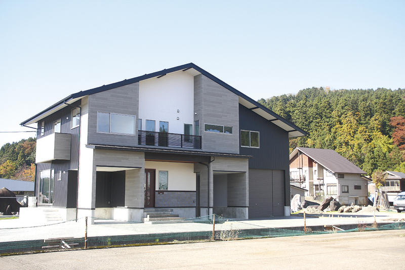 上越市浦川原区(古民家風『和モダン住宅』 和を奏でる住まい♪) 上越市浦川原区(古民家風『和モダン住宅』 和を奏でる住まい♪)