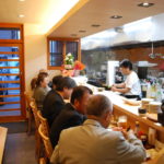 開店祝いの日にはたくさんのお客様が。「気軽に毎日通えるお店」というお施主様のご希望が叶うためのお手伝いをでき、スタッフ一同嬉しく思っています。