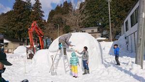 灯の回廊と職人技の雪像♪