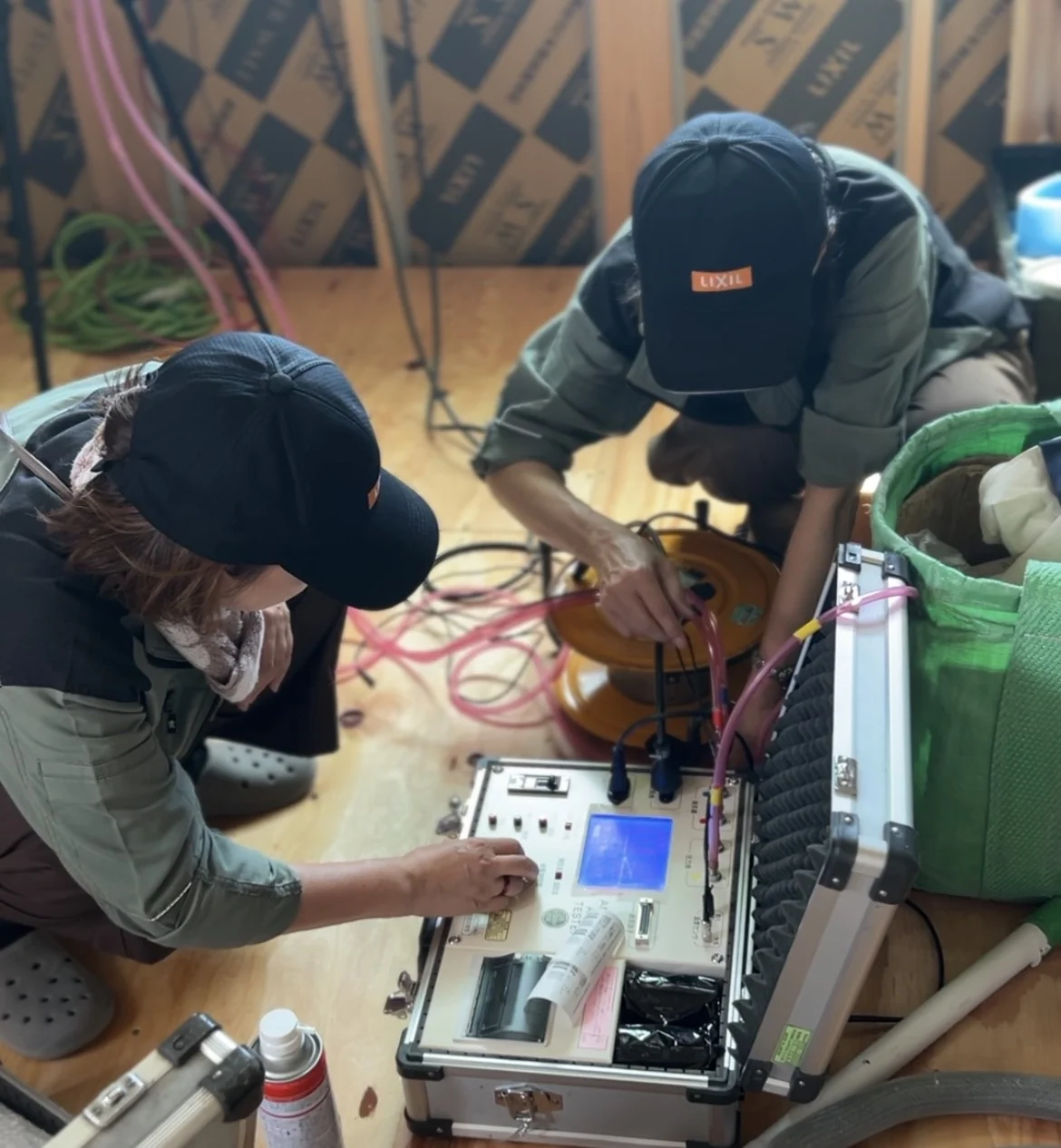 全棟気密測定の様子